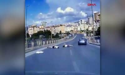 مشاهد مؤلمة.. مقتل سائق دراجة نارية وإصابة صديقته بجروح خطيرة في إسطنبول “فيديو”