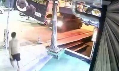 مهاجرون بإسطنبول يهربون من الشرطة بالملابس الداخلية (فيديو)