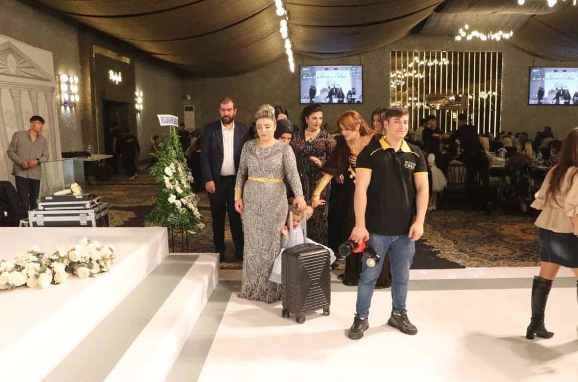 تركيا اليوم نقوط زفاف عروس تركية: 8 كيلوغرامات من الذهب و6 مليون ليرة تركية نقداً “صور” نقوط زفاف عروس تركية: 8 كيلوغرامات من الذهب و6 مليون ليرة تركية نقداً “صور”