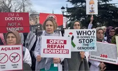 مسيرة صامتة للأطباء في إسطنبول للتضامن مع غزة (شاهد)