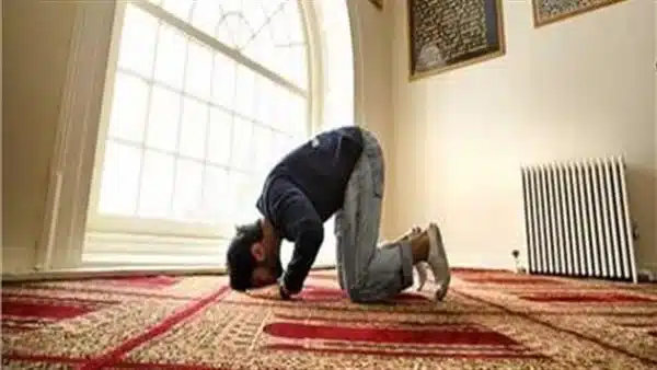 مركز الأزهر للفتوى يوضح كيفية قضاء الصلاة الفائتة