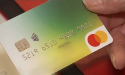 بدل منحهم مساعدات مالية... ألمانيا تبدأ إصدار بطاقة دفع لطالبي اللجوء