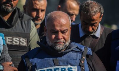 وزيرة تركية توصل تعازي أردوغان للصحفي وائل الدحدوح خلال عزاء والدته (شاهد)