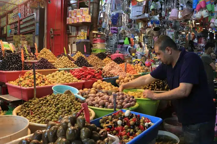 خبراء صحة يكشفون عن فوائد مذهلة للمخلل يجهلها كثيرون