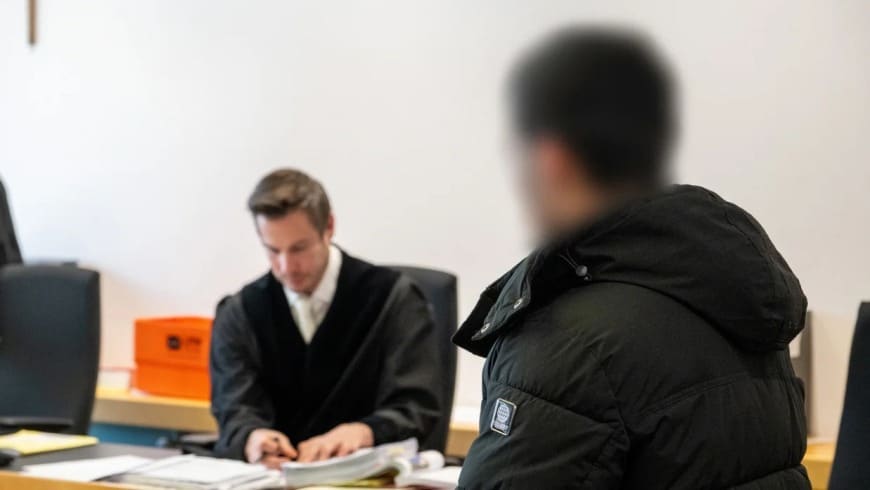 سجن وغرامة بحق سوري مزق علم إسرائيل في ألمانيا