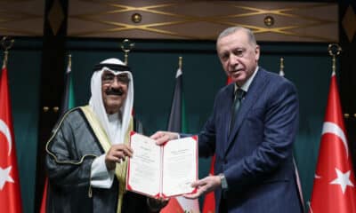الرئيس أردوغان يقلّد أمير الكويت الشيخ مشعل بوسام الدولة التركية