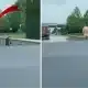 الشرطة التركية تلق القبض على رجل كان يتجول عارياً في إسطنبول (فيديو)