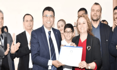 بعد إزالته لصورة الرئيس أردوغان… فتح تحقيق بحق رئيس بلدية بتهمة “إهانة الرئيس” (فيديو)