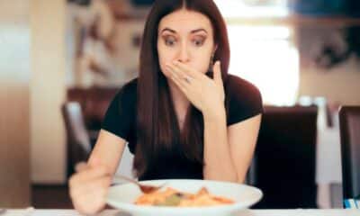 تظهر أثناء تناول الطعام.. علامات تحذيرية تكشف إصابتك بالسرطان