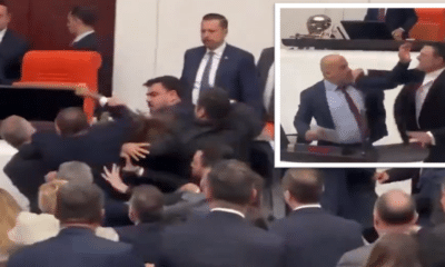 "لكمات عنيفة ودماء على الأرض".. مشاجرة عنيفة في البرلمان التركي (فيديو)