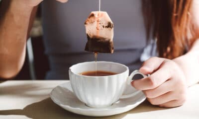 خطأ نرتكبه جميعاً.. لا ترمي أكياس الشاي المستعملة