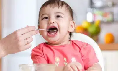 لصحة طفلك.. أطعمة تجنبي تقديمها في مرحلة التغذية التكميلية
