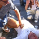 طبيب أجنبي ينقذ سائق سكوتر مصاب بعد حادث تصادم في إسطنبول