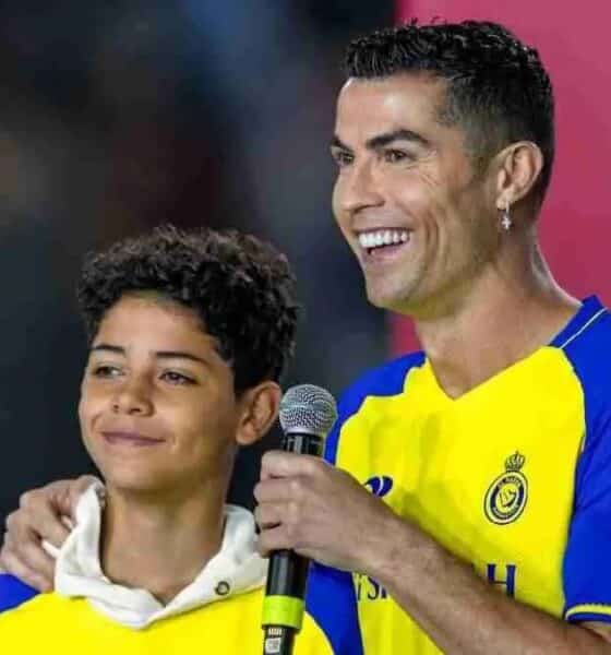 توزيع مياه كريستيانو رونالدو في مساجد جدة (فيديو)