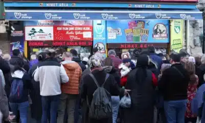 طوابير طويلة في إسطنبول لشراء بطاقات اليانصيب