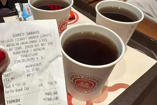 تركيا اليوم صادم! سعر كأس الشاي في مطار أنطاليا يثير غضب المسافرين صادم! سعر كأس الشاي في مطار أنطاليا يثير غضب المسافرين