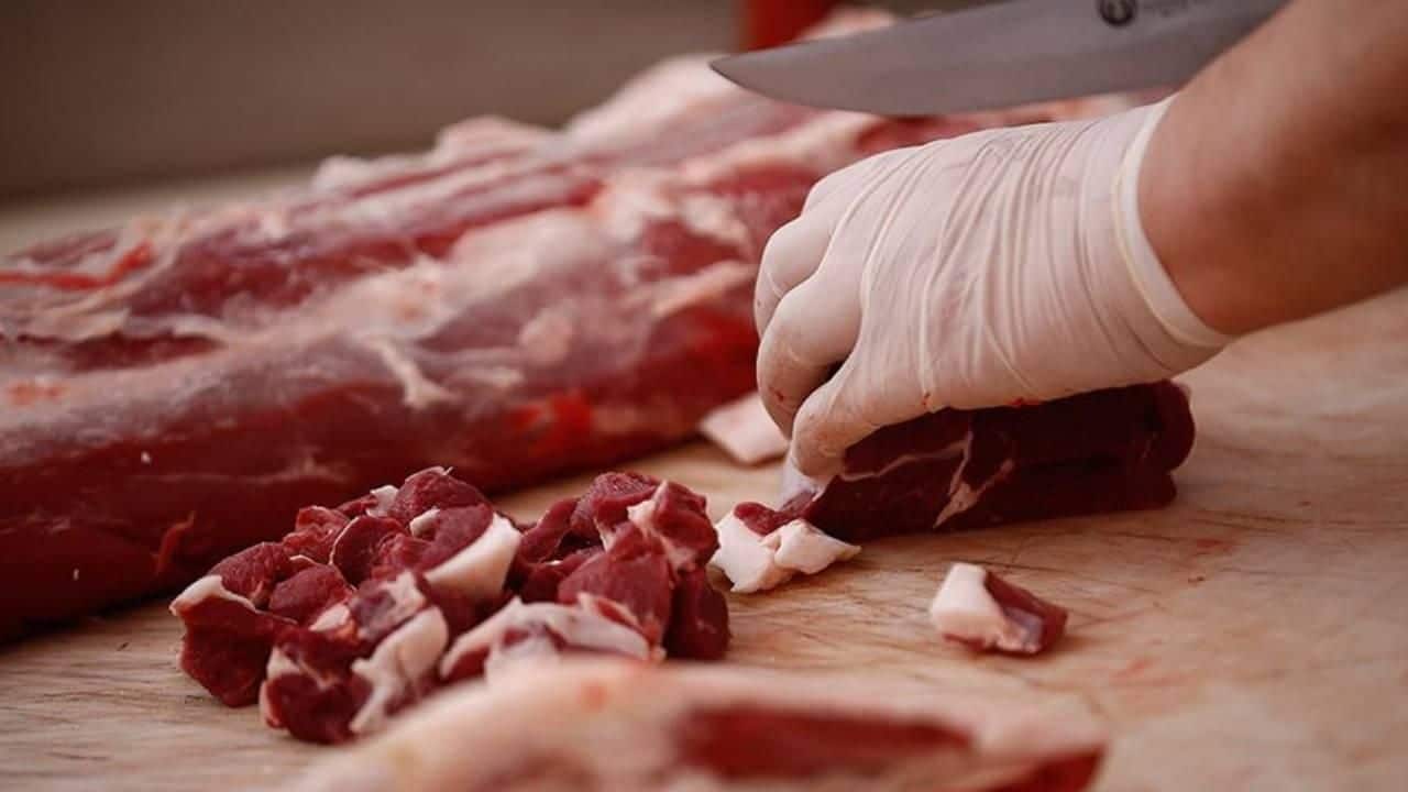 هل سيرتفع سعر اللحوم الحمراء في رمضان؟ تحذير عاجل من الجزارين للمواطنين