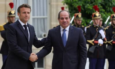 السيسي وماكرون يصلان إلى العريش.. وحشود مصرية برفح لرفض التهجير