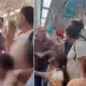 فيديو صادم لاعتداء على أب أمام طفليه في مرمراي يُشعل مواقع التواصل