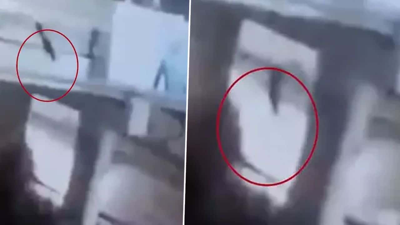 صور مرعبة في اسطنبول! شاب يقفز من فوق جسر ويلقى حتفه بشكل مأساوي