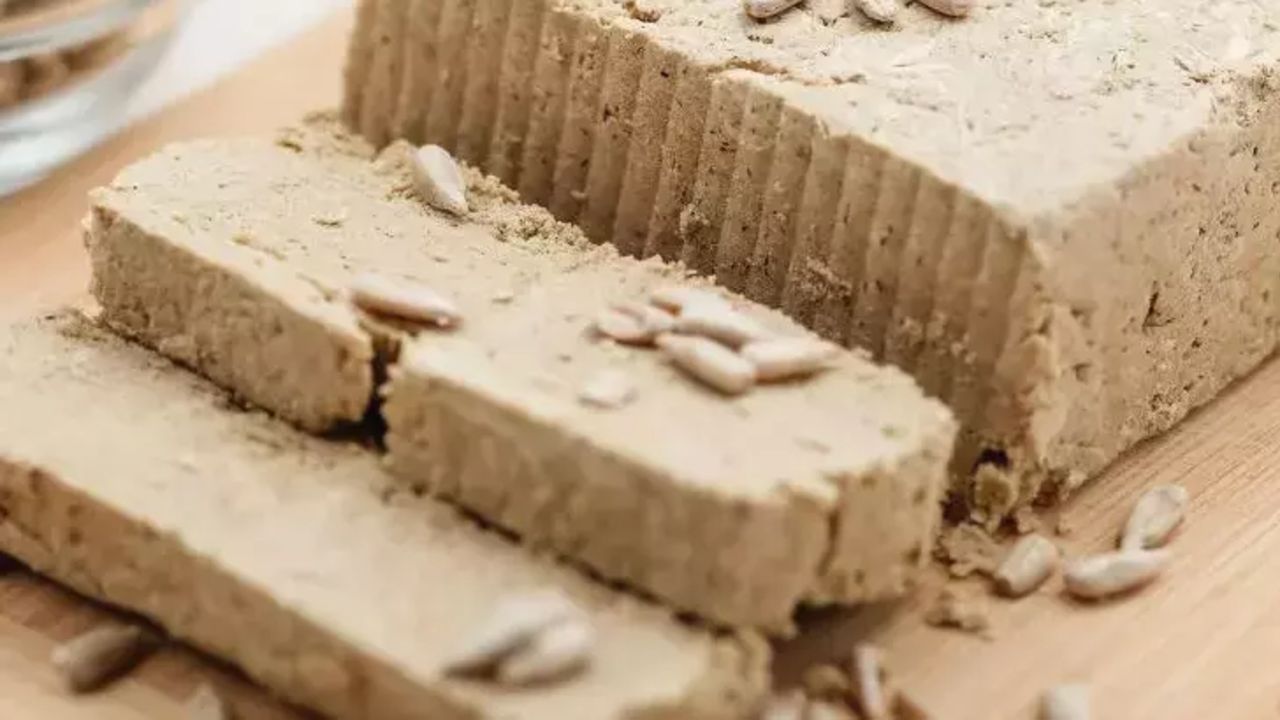 بسبب بكتيريا السالمونيلا! سحب الحلاوة التركية الصنع من الأسواق