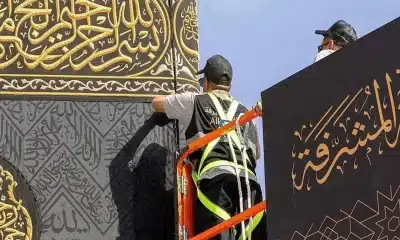 استبدال كسوة الكعبة مع بداية العام الهجري الجديد (فيديو)