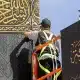استبدال كسوة الكعبة مع بداية العام الهجري الجديد (فيديو)