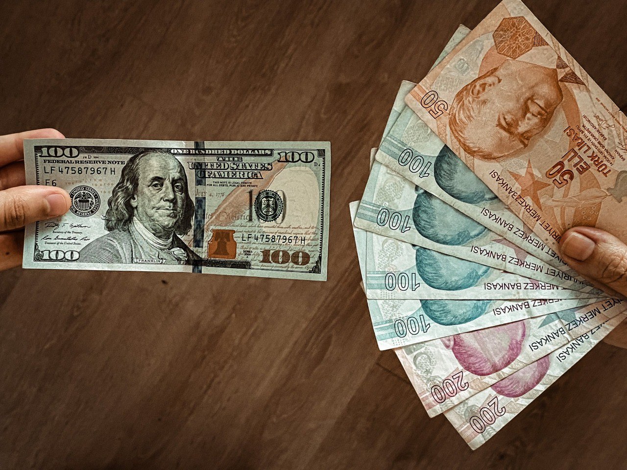 الليرة التركية تقترب من كسر حاجز الأربعين لأول مرة... أسعار الصرف