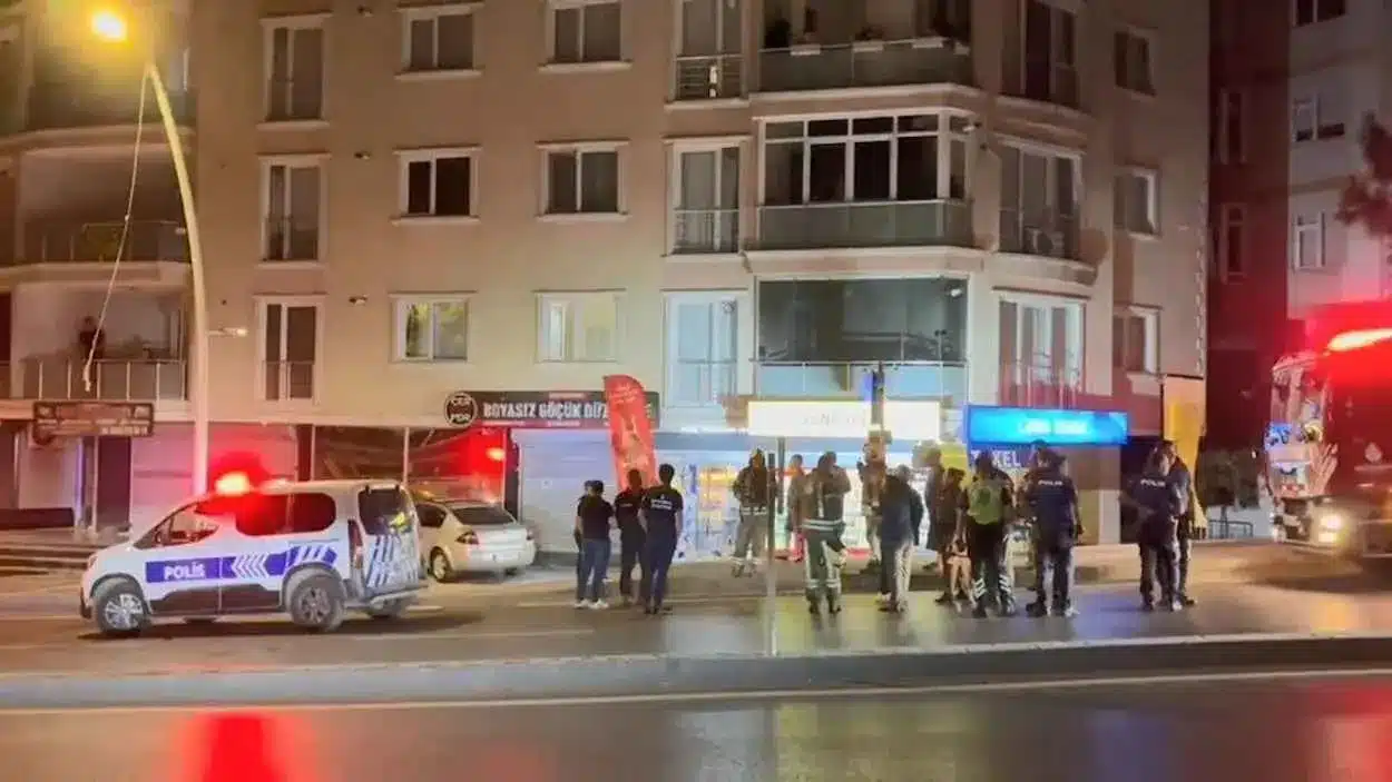تركيا اليوم "لا يُصدق".. ماذا فعل فيلم "أكشن" بالشرطة التركية؟ (صور) "لا يُصدق".. ماذا فعل فيلم "أكشن" بالشرطة التركية؟ (صور)