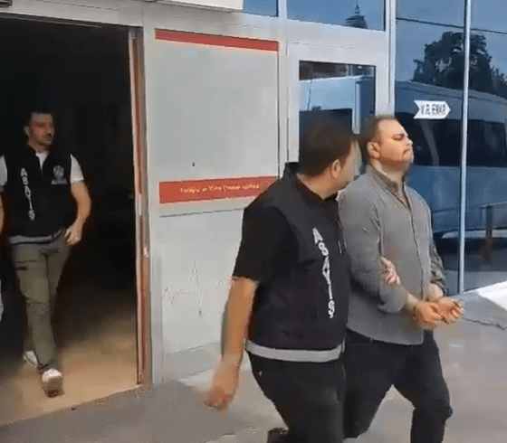 توقيف محامٍ من حزب النصر بتهمة إحراق منزل عائلة سورية في تركيا