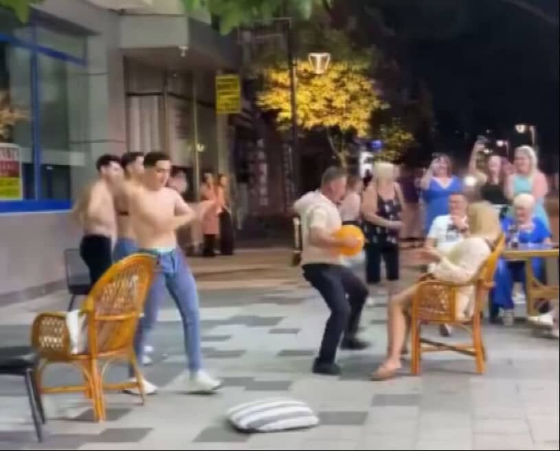 بسبب فيديوهات مثيرة.. ولاية تركية تعلن عن تعليق الأنشطة في المطاعم