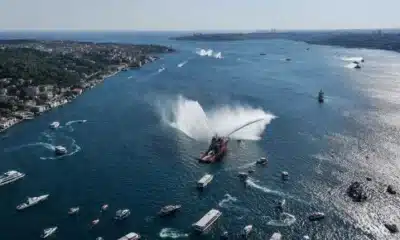 استعراض بحري مهيب يخطف الأنظار في إسطنبول