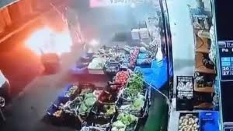 هجوم بزجاجة مولوتوف على متجر في إسطنبول.. والشرطة تفتح تحقيقًا واسعًا (فيديو)