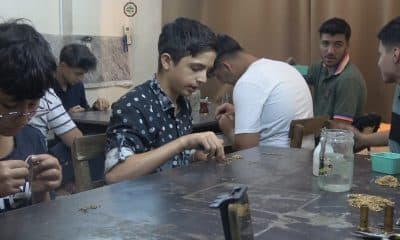 تأمين صحي كامل، وراتب شهري مدفوع من الدولة.. شباب سوريون يتعلمون إتقان أغلى المهن