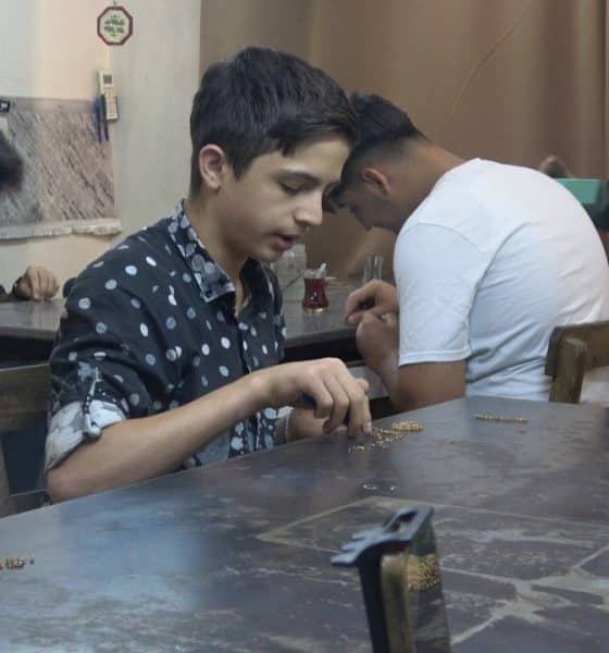 تأمين صحي كامل، وراتب شهري مدفوع من الدولة.. شباب سوريون يتعلمون إتقان أغلى المهن