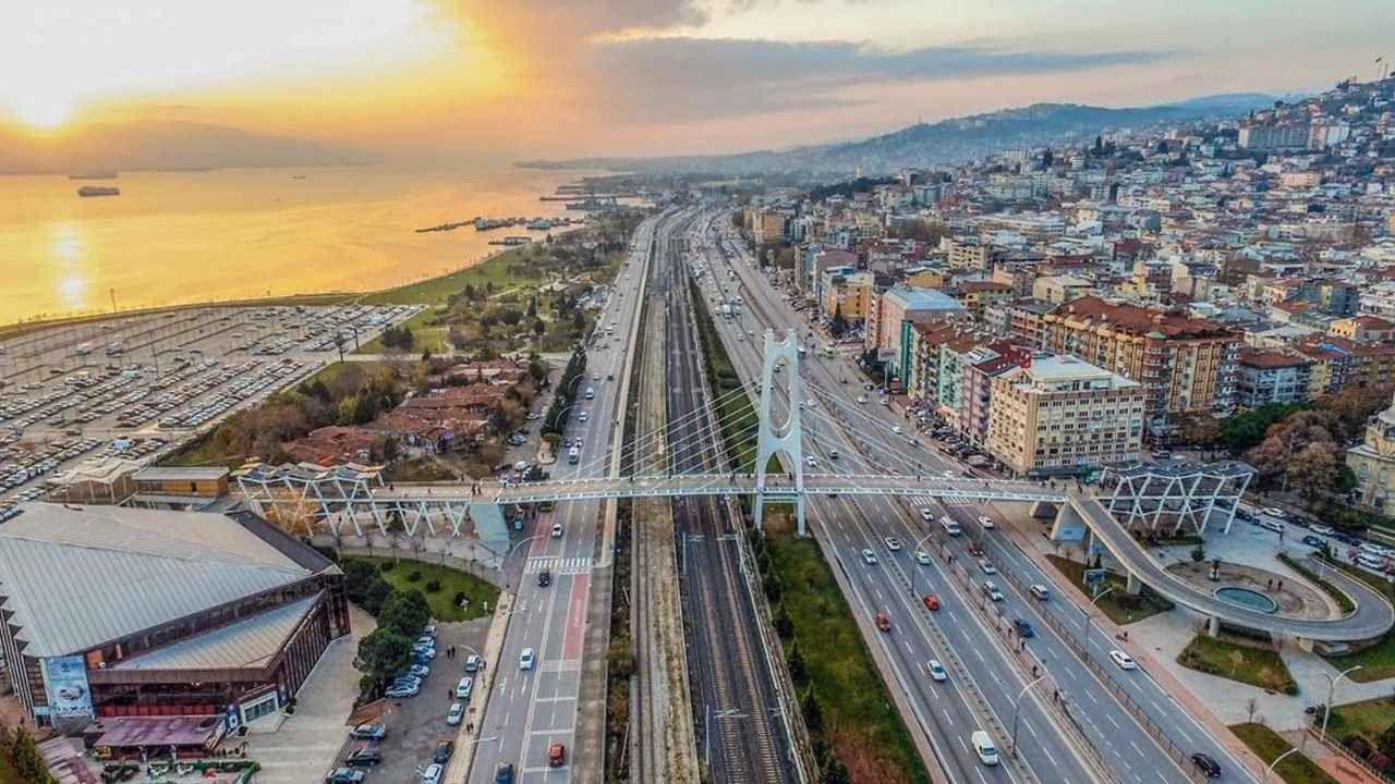 حالة تأهب في أنحاء تركيا: صفارات الإنذار تُربك المواطنين وتصريحات تطمئن