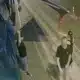 سائح ينزع العلم التركي ويلقيه أرضًا في أنطاليا.. وتحرك عاجل من السلطات التركية