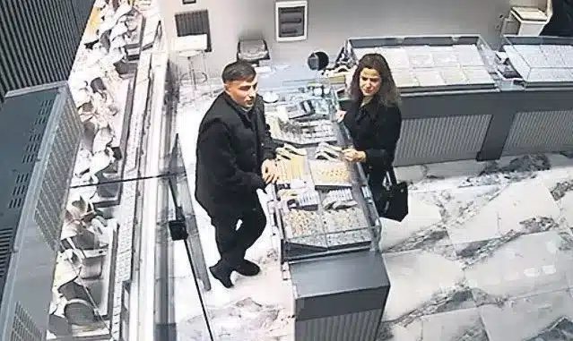 تركيا اليوم خبيرة تجميل توقع الصاغة في فخ الذهب المزيف بإسطنبول خبيرة تجميل توقع الصاغة في فخ الذهب المزيف بإسطنبول