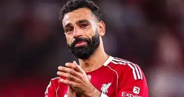 محمد صلاح يبكي بعد هتاف جماهير ليفربول باسم جوتا (فيديو)