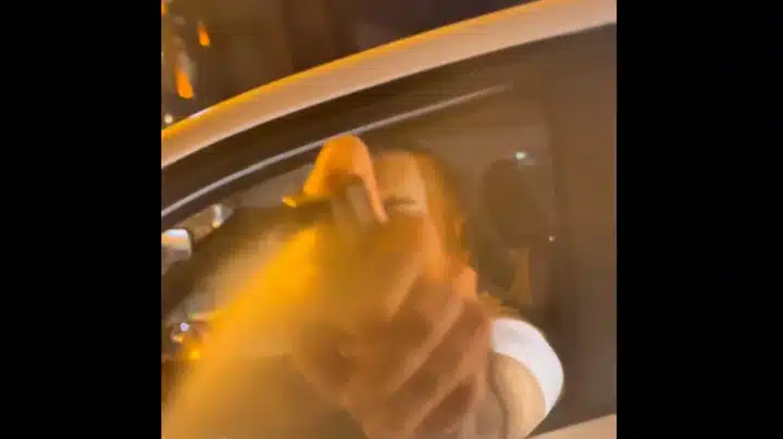 تركيا اليوم فيديو يثير جدلاً بتركيا.. سائق يرش سيدة بغاز الفلفل فيديو يثير جدلاً بتركيا.. سائق يرش سيدة بغاز الفلفل