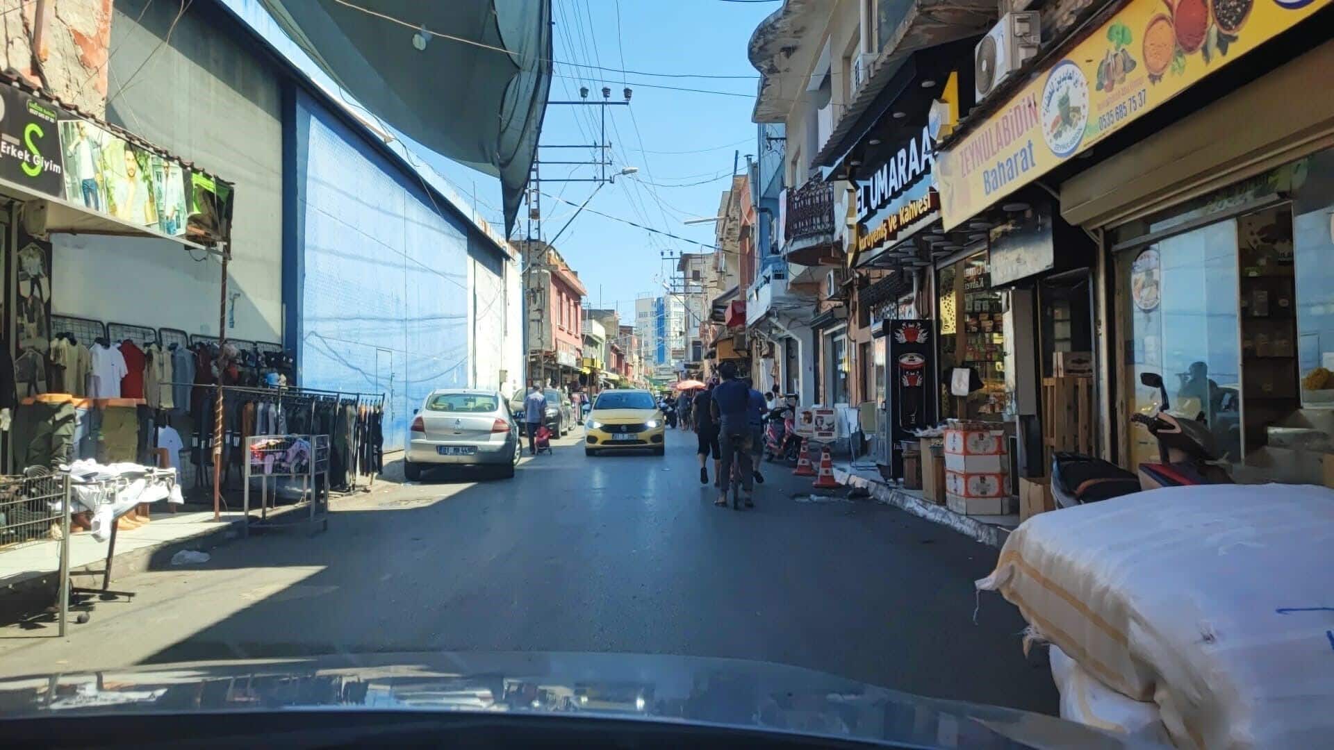 عودة مفاجئة! موجة خروج للسوريين من إحدى المدن التركية.. ما السبب؟