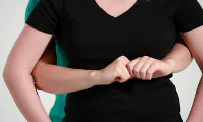 تركيا.. معلمة تنقذ طالباً من الاختناق بـ"مناورة هيمليك" (فيديو)