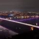 تم اضاءة جسور إسطنبول باللون الوردي.. إليكم السبب