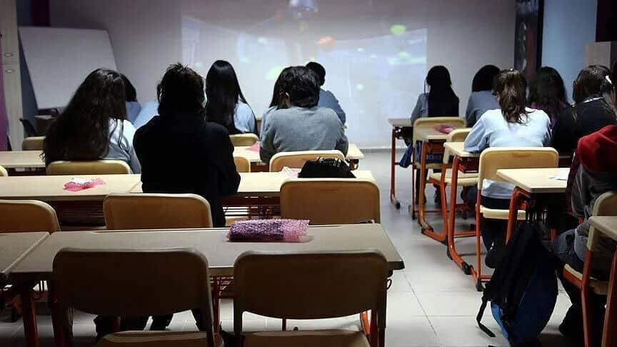 بسبب صلاة الجمعة.. تعليمات جديدة إلى مدار الثانوية في اسطنبول