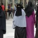 ارتداء هذه الملابس ممنوع الآن في الدول الأوروبية! والعقوبات صارمة