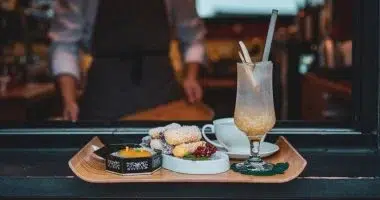 "لا للزبائن الوحيدين".. سياسة صادمة في مطعم كوري تثير الجدل