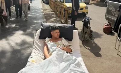 صورة شاب مريض ملقى أمام مستشفى في دمشق تثير غضباً واسعاً.. ومدير المشفى يوضح الحقيقة