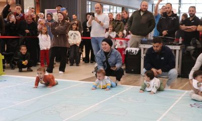 مسابقة طريفة لحبو الأطفال في ريزي شمال تركيا (فيديو)