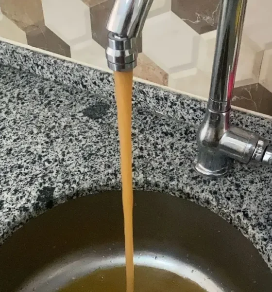 فيديوهات تُوثق الكارثة.. مياه موحلة في إسطنبول تشعل السوشيال ميديا!