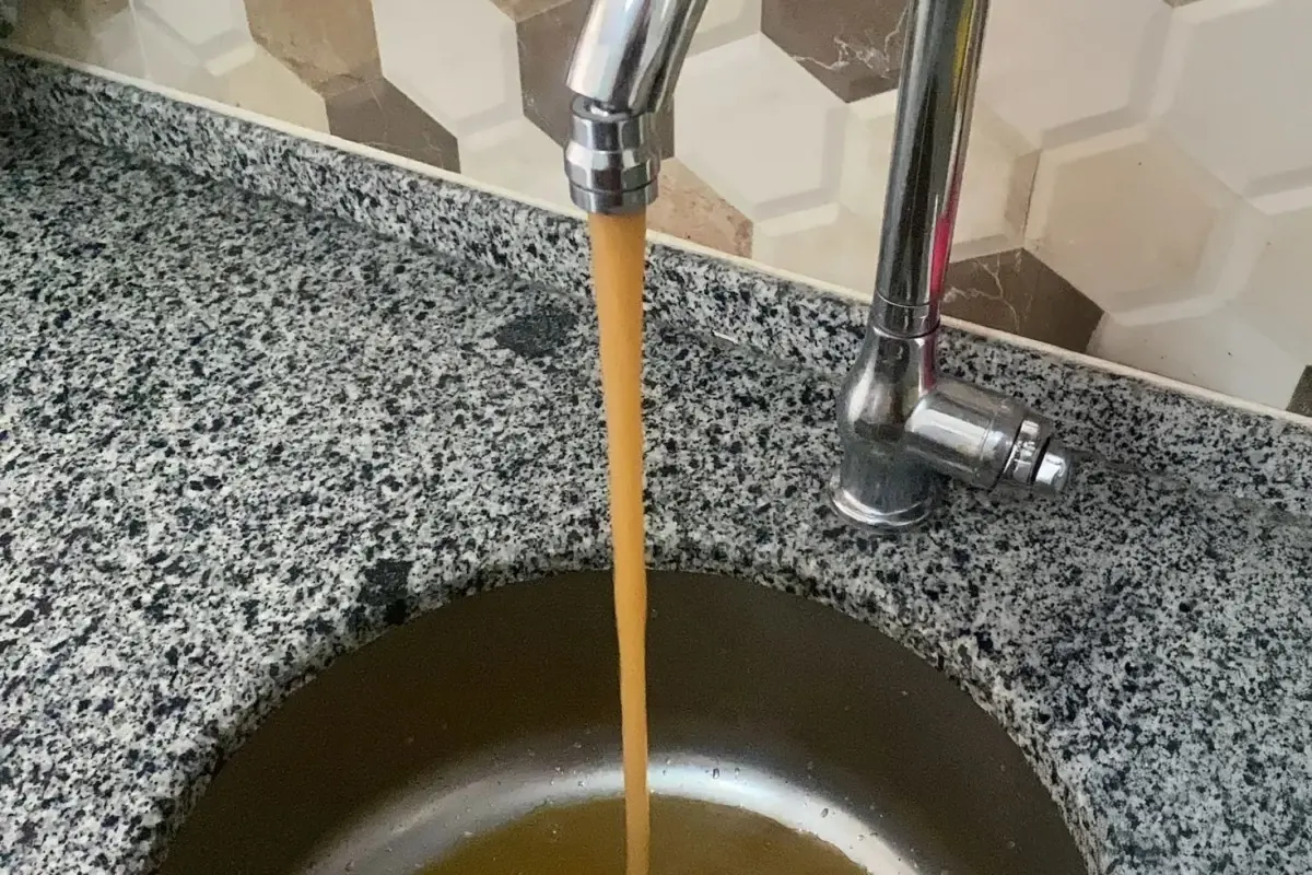 فيديوهات تُوثق الكارثة.. مياه موحلة في إسطنبول تشعل السوشيال ميديا!